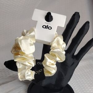 Fashion Yoga Satin Scrunchie Pair in Cream